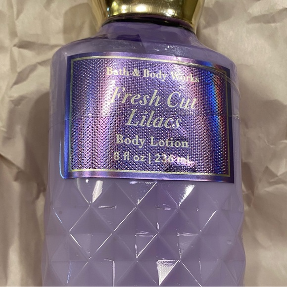 Bath and Body Works Fresh Cut Lilacs - Picture 4 of 4